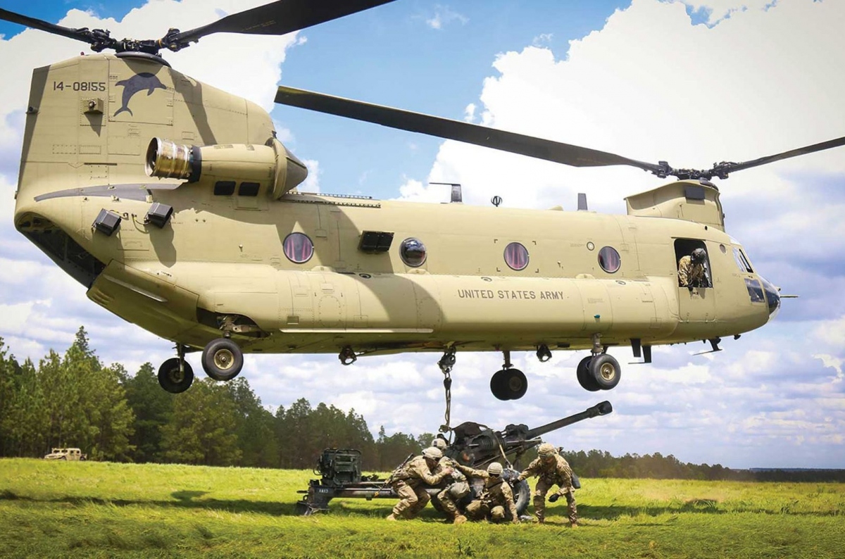 Kinh ngạc trước khả năng vận tải "đáng gờm" của trực thăng CH-47F Chinook